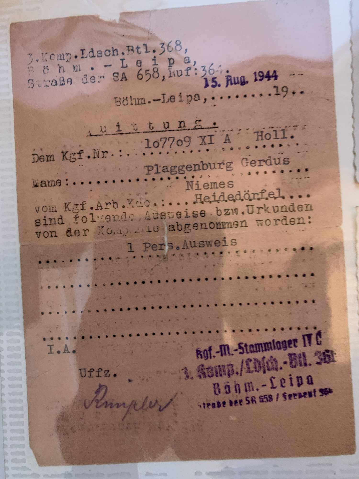 Kwitantie: op 15 augustus 1944 werd zijn persoonsbewijs ingenomen.