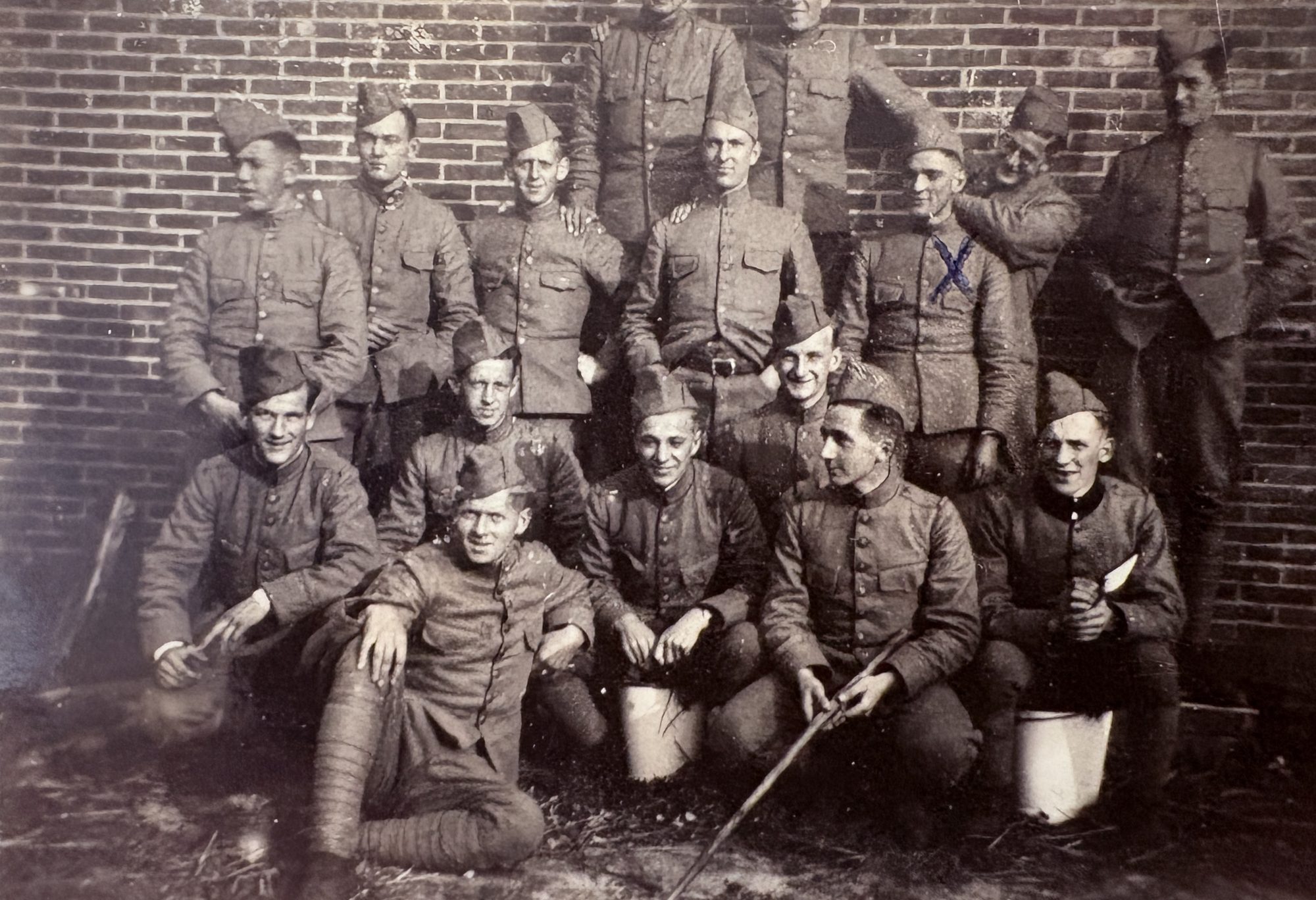 Groepsfoto van soldaten bij Breezand, diensttijd 1939-40.